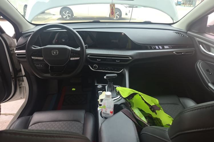 Used CHANGAN Eado 2022 PLUS 1.6L GDI CVT Luxury Model Center Console