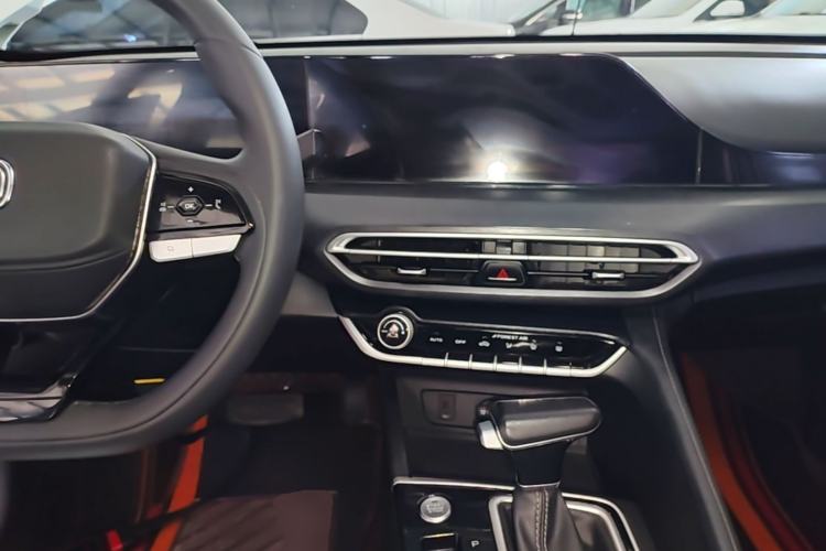 Used CHANGAN Eado 2022 PLUS 1.6L GDI CVT Luxury Model Center Console