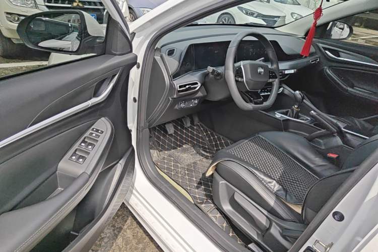 Used CHANGAN Eado 2022 PLUS 1.6L GDI Manual Elite Model Driver Seat