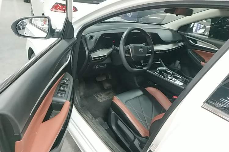 Used CHANGAN Eado 2022 PLUS Blue Whale NE 1.4T GDI DCT Prestige Edition Driver Seat