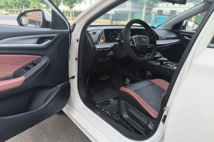 Used CHANGAN Eado 2022 PLUS Blue Whale NE 1.4T GDI DCT Prestige Edition Driver Seat