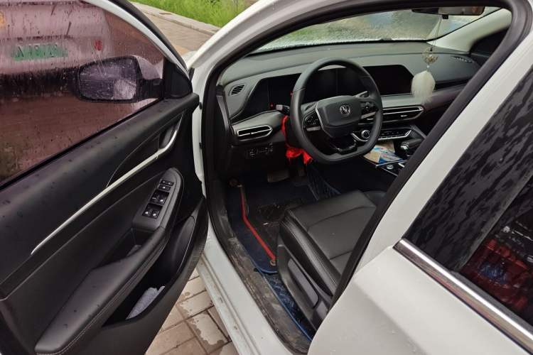 Used CHANGAN Eado 2022 PLUS 1.6L GDI CVT Luxury Model Driver Seat