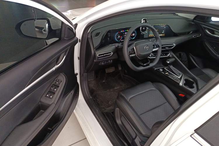 Used CHANGAN Eado 2022 PLUS 1.6L GDI CVT Luxury Model Driver Seat