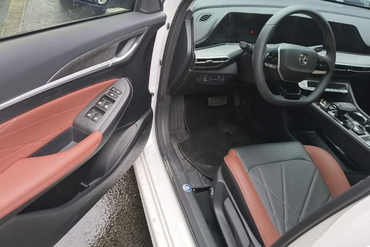 Used CHANGAN Eado 2022 PLUS Blue Whale NE 1.4T GDI DCT Prestige Edition Driver Seat