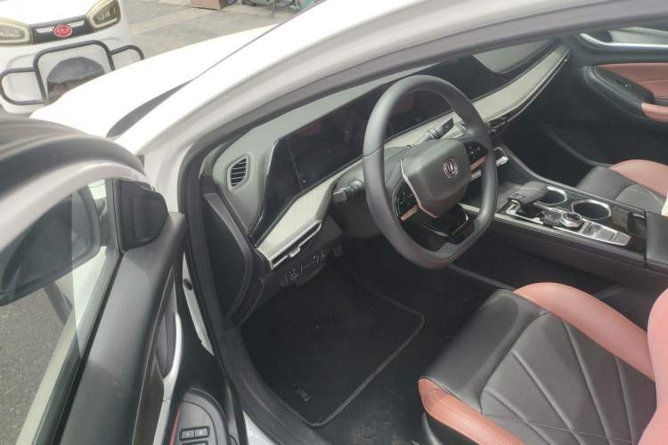 Used CHANGAN Eado 2022 PLUS Blue Whale NE 1.4T GDI DCT Prestige Edition Driver Seat