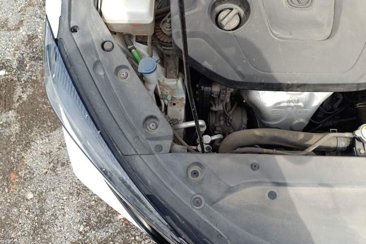 Used CHANGAN Eado 2022 PLUS 1.6L GDI Manual Luxury Model Engine Bay Right