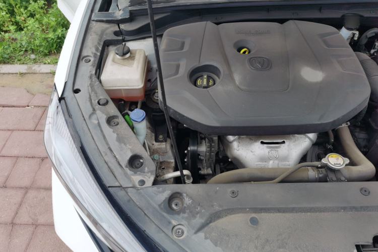 Used CHANGAN Eado 2022 PLUS 1.6L GDI Manual Luxury Model Engine Bay Right