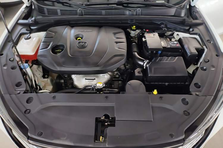 Used CHANGAN Eado 2022 PLUS 1.6L GDI CVT Luxury Model Engine Bay
