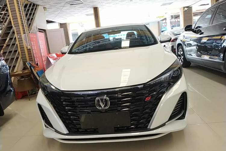 Used CHANGAN Eado 2022 PLUS Blue Whale NE 1.4T GDI DCT Prestige Edition Front