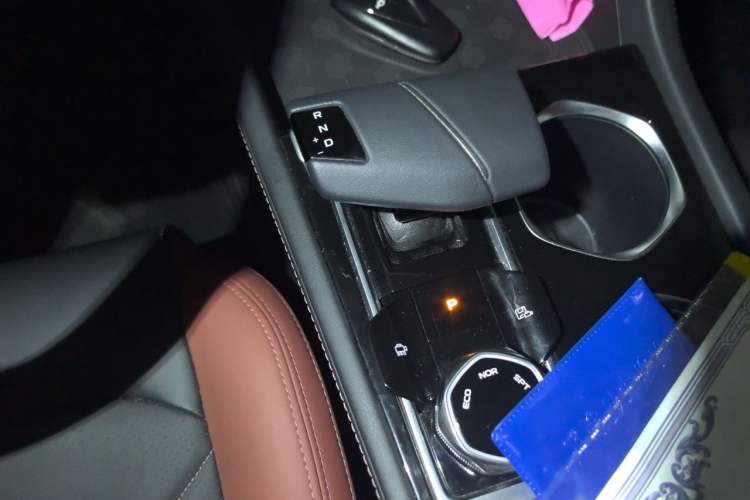 Used CHANGAN Eado 2022 PLUS Blue Whale NE 1.4T GDI DCT Prestige Edition Gear Lever