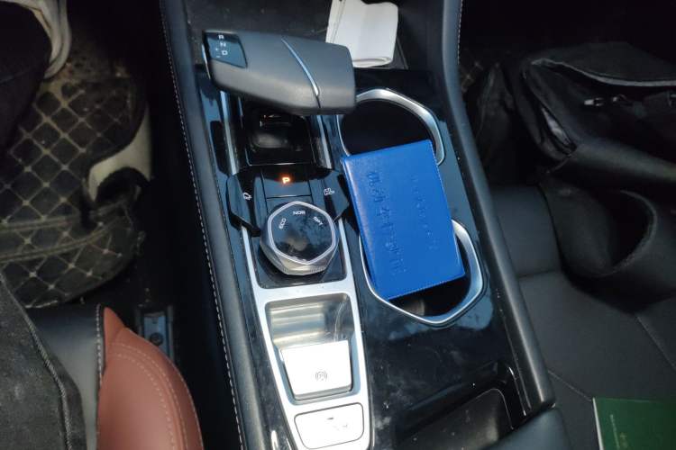 Used CHANGAN Eado 2022 PLUS Blue Whale NE 1.4T GDI DCT Prestige Edition Gear Lever