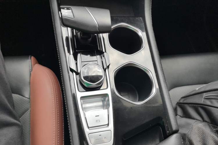 Used CHANGAN Eado 2022 PLUS Blue Whale NE 1.4T GDI DCT Prestige Edition Gear Lever