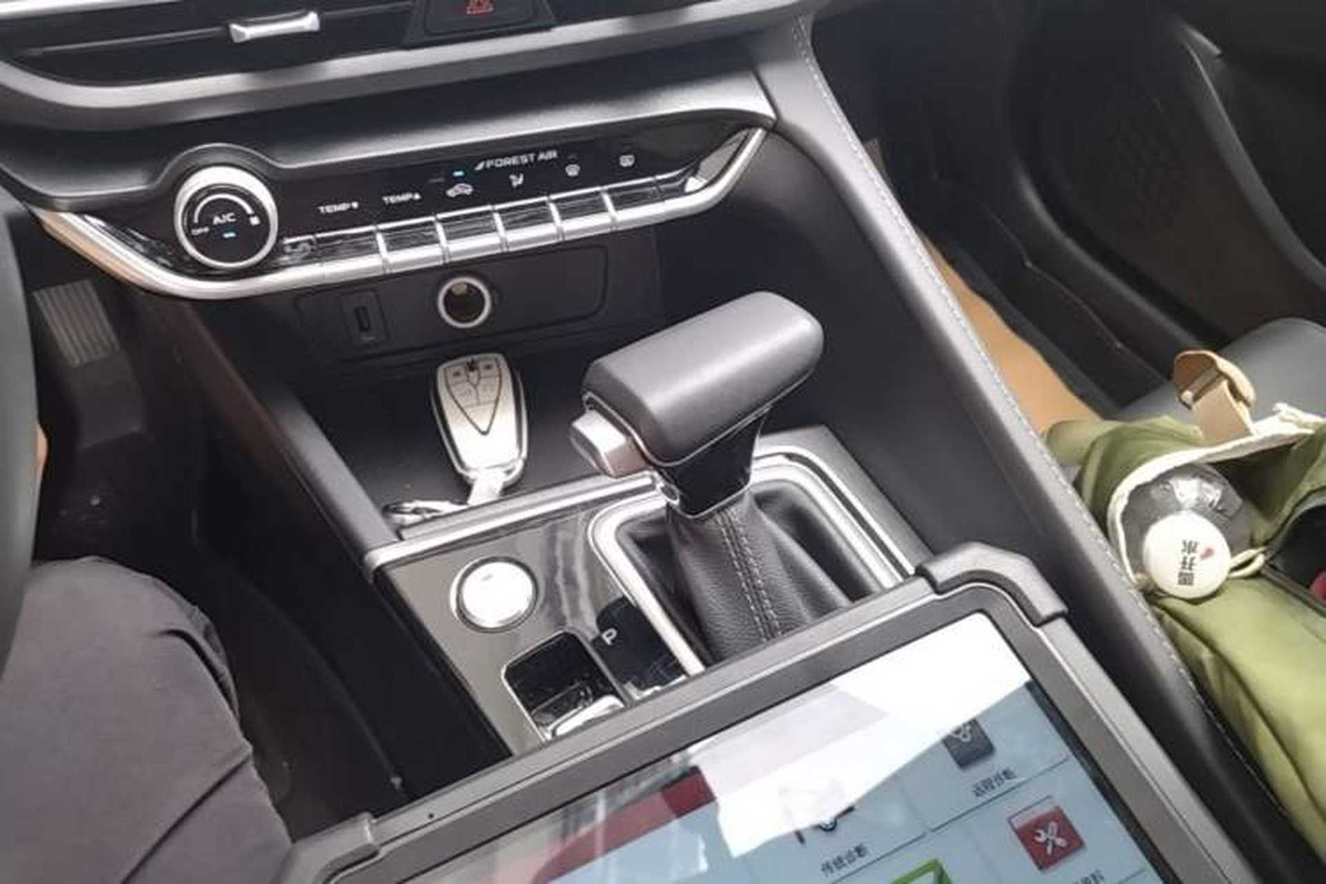 Used CHANGAN Eado 2022 PLUS 1.6L GDI CVT Elite Model Gear Lever
