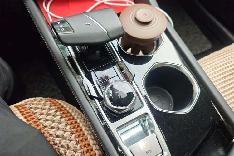 Used CHANGAN Eado 2022 PLUS Blue Whale NE 1.4T GDI DCT Prestige Edition Gear Lever