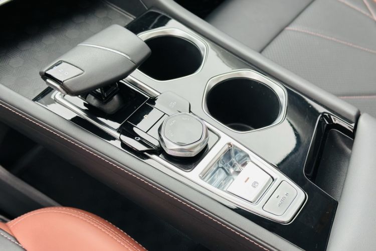 Used CHANGAN Eado 2022 PLUS Blue Whale NE 1.4T GDI DCT Prestige Edition Gear Lever