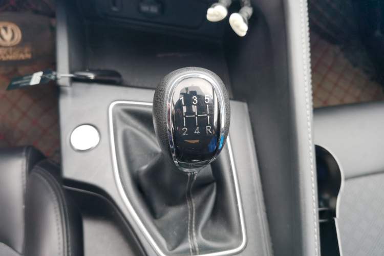 Used CHANGAN Eado 2022 PLUS 1.6L GDI Manual Luxury Model Gear Lever
