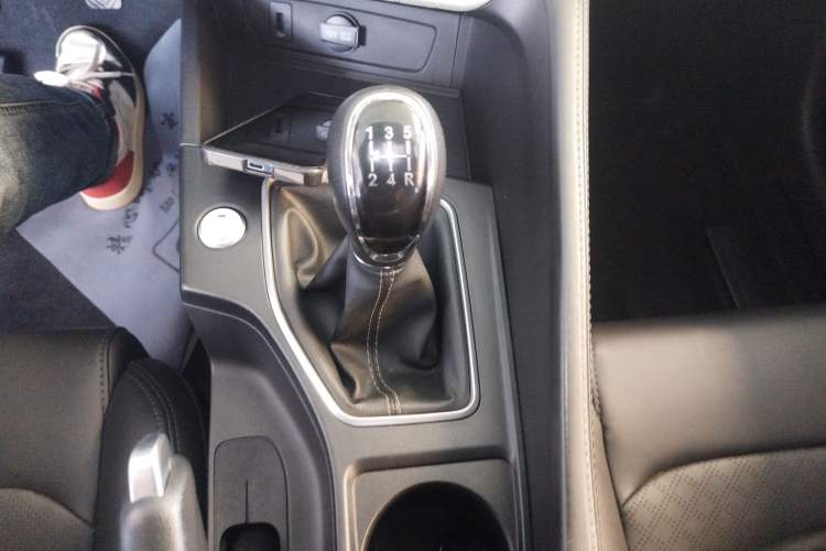 Used CHANGAN Eado 2022 PLUS 1.6L GDI Manual Elite Model Gear Lever