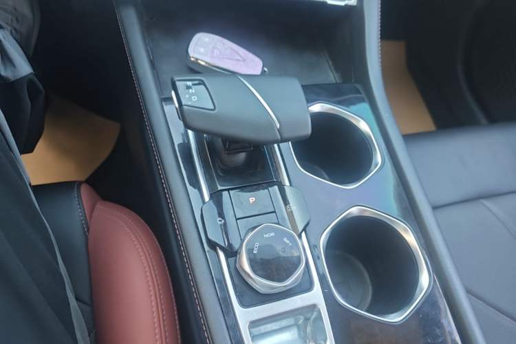 Used CHANGAN Eado 2022 PLUS Blue Whale NE 1.4T GDI DCT Prestige Edition Gear Lever