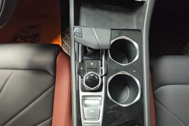 Used CHANGAN Eado 2022 PLUS Blue Whale NE 1.4T GDI DCT Flagship Edition Gear Lever