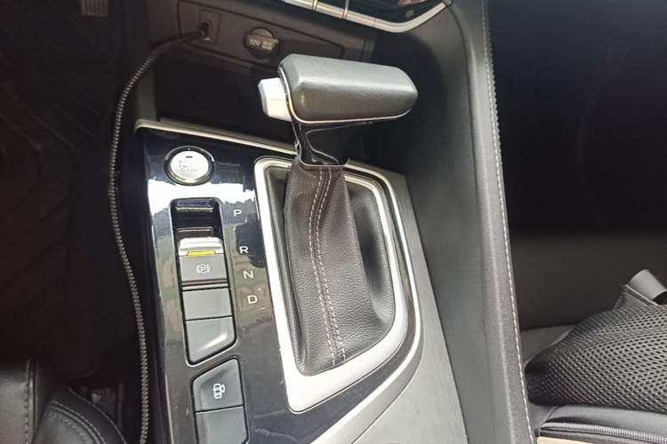Used CHANGAN Eado 2022 PLUS 1.6L GDI CVT Luxury Model Gear Lever