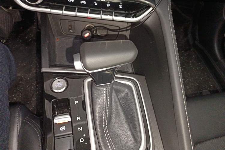 Used CHANGAN Eado 2022 PLUS 1.6L GDI CVT Luxury Model Gear Lever
