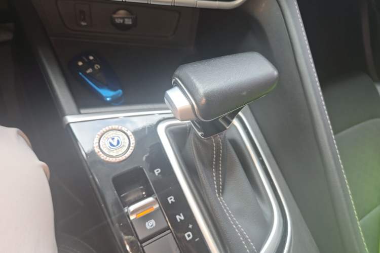 Used CHANGAN Eado 2022 PLUS 1.6L GDI CVT Luxury Model Gear Lever