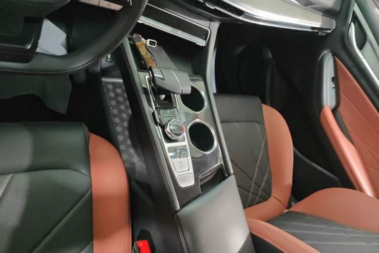 Used CHANGAN Eado 2022 PLUS Blue Whale NE 1.4T GDI DCT Flagship Edition Gear Lever