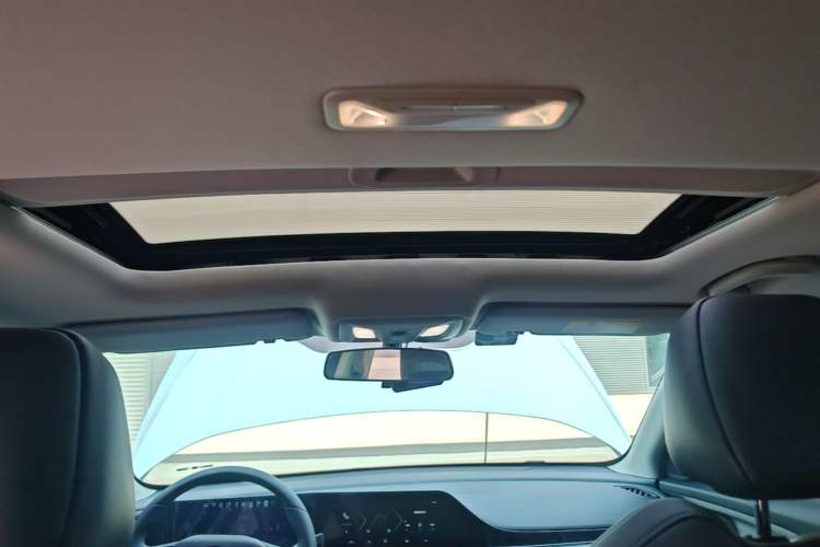 Used CHANGAN Eado 2022 PLUS 1.6L GDI CVT Luxury Model Headliner