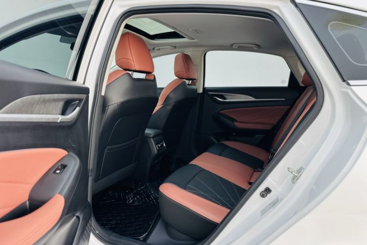 Used CHANGAN Eado 2022 PLUS Blue Whale NE 1.4T GDI DCT Prestige Edition Interior 1