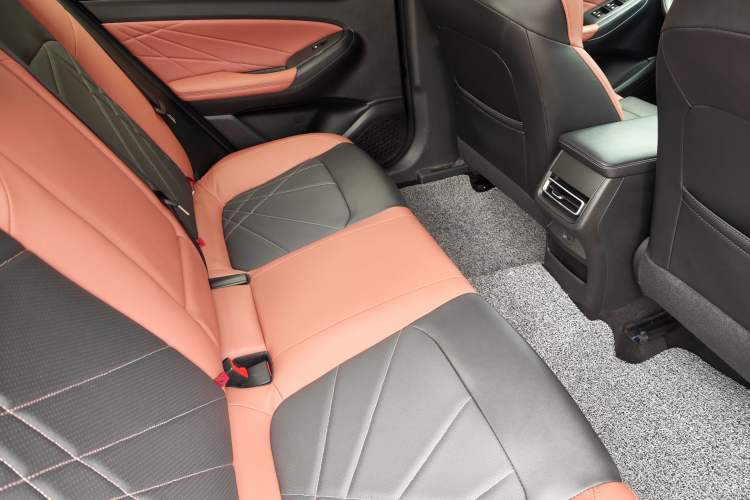 Used CHANGAN Eado 2022 PLUS Blue Whale NE 1.4T GDI DCT Flagship Edition Interior 12