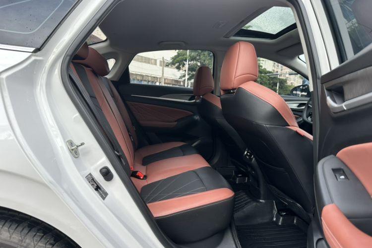 Used CHANGAN Eado 2022 PLUS Blue Whale NE 1.4T GDI DCT Prestige Edition Interior 2