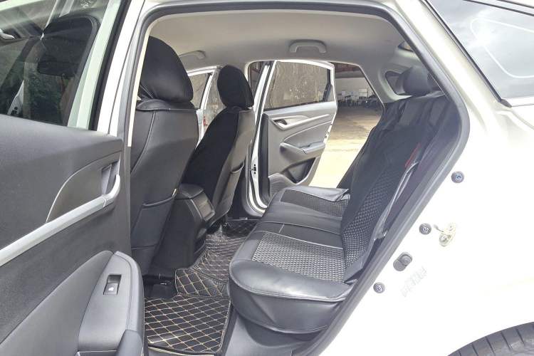 Used CHANGAN Eado 2022 PLUS 1.6L GDI Manual Elite Model Interior 2