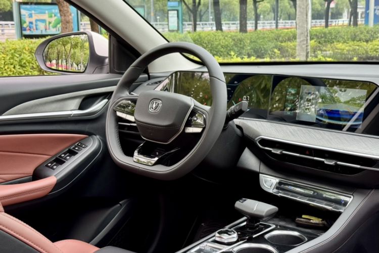Used CHANGAN Eado 2022 PLUS Blue Whale NE 1.4T GDI DCT Prestige Edition Interior 2