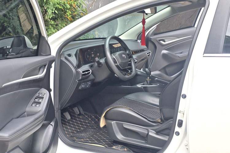 Used CHANGAN Eado 2022 PLUS 1.6L GDI Manual Elite Model Interior 3