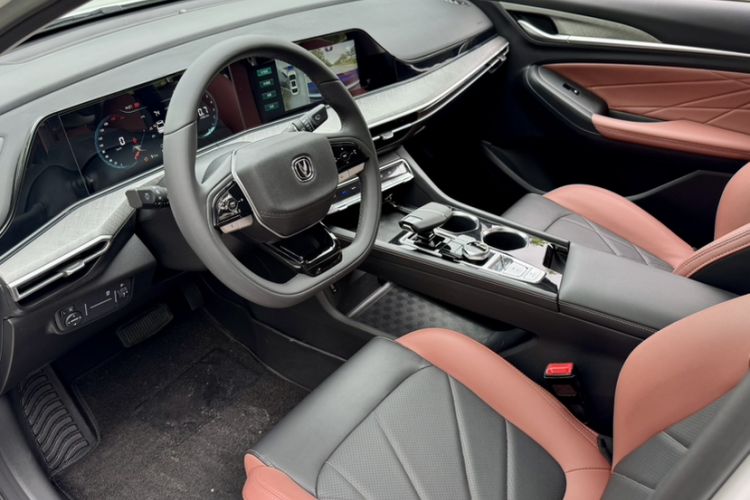 Used CHANGAN Eado 2022 PLUS Blue Whale NE 1.4T GDI DCT Prestige Edition Interior 3