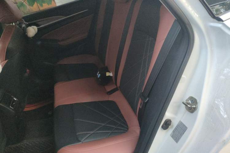 Used CHANGAN Eado 2022 PLUS Blue Whale NE 1.4T GDI DCT Prestige Edition Interior 4