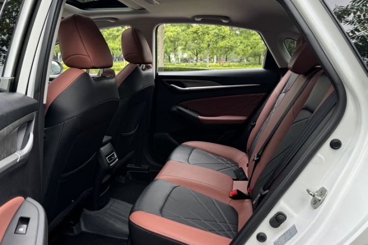 Used CHANGAN Eado 2022 PLUS Blue Whale NE 1.4T GDI DCT Prestige Edition Interior 4
