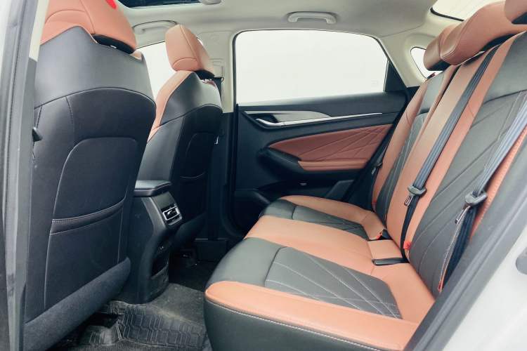 Used CHANGAN Eado 2022 PLUS Blue Whale NE 1.4T GDI DCT Prestige Edition Interior 4