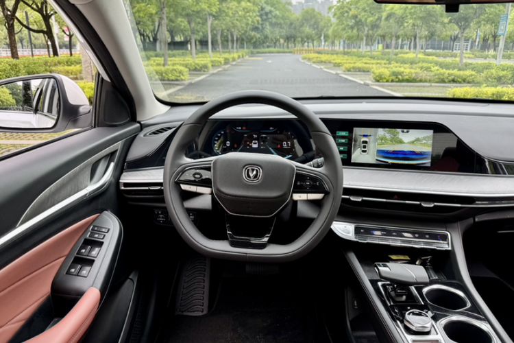 Used CHANGAN Eado 2022 PLUS Blue Whale NE 1.4T GDI DCT Prestige Edition Interior 5