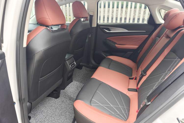 Used CHANGAN Eado 2022 PLUS Blue Whale NE 1.4T GDI DCT Flagship Edition Interior 8