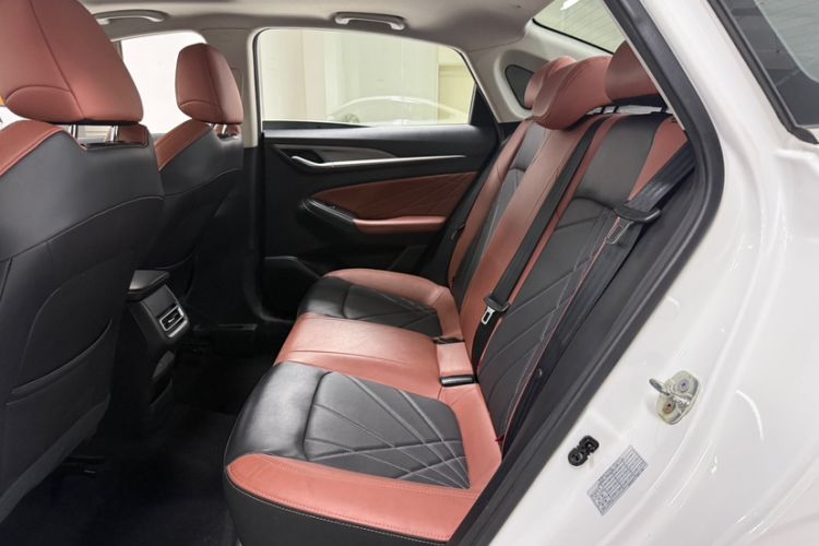 Used CHANGAN Eado 2022 PLUS Blue Whale NE 1.4T GDI DCT Prestige Edition Interior 9