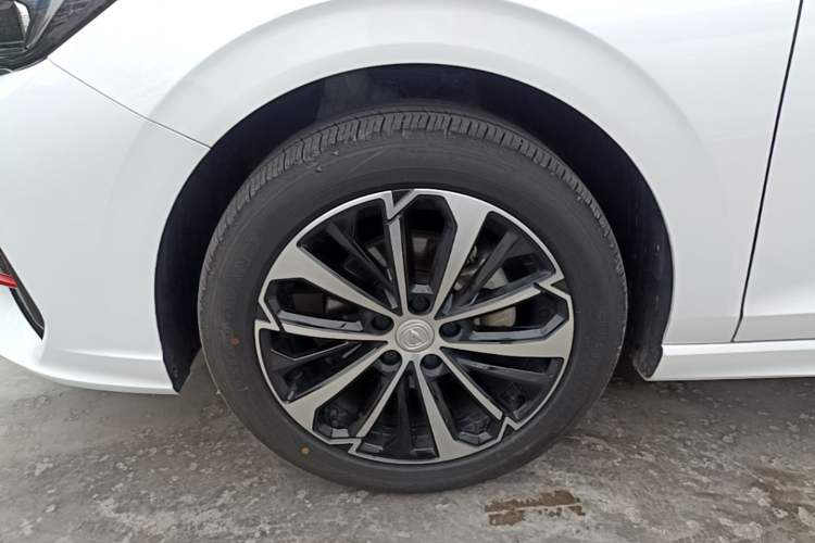 Used CHANGAN Eado 2022 PLUS Blue Whale NE 1.4T GDI DCT Flagship Edition Left Front Wheel Hub