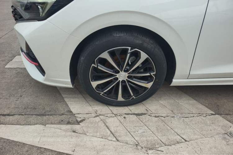 Used CHANGAN Eado 2022 PLUS Blue Whale NE 1.4T GDI DCT Flagship Edition Left Front Wheel Hub