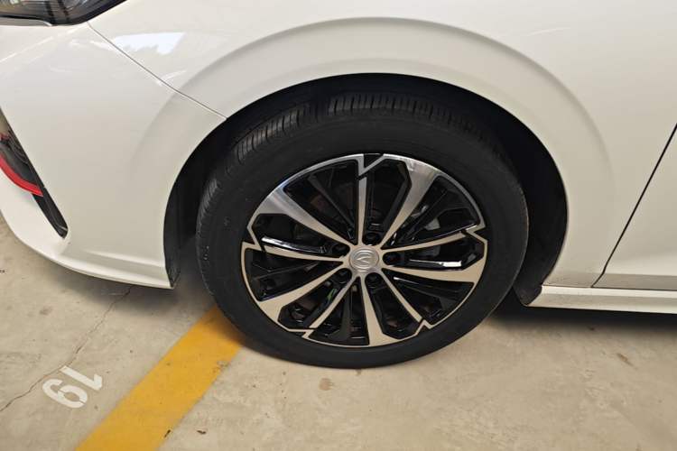 Used CHANGAN Eado 2022 PLUS Blue Whale NE 1.4T GDI DCT Flagship Edition Left Front Wheel Hub