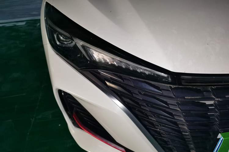 Used CHANGAN Eado 2022 PLUS Blue Whale NE 1.4T GDI DCT Prestige Edition Right Front Headlight