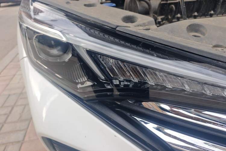 Used CHANGAN Eado 2022 PLUS 1.6L GDI CVT Elite Model Right Front Headlight