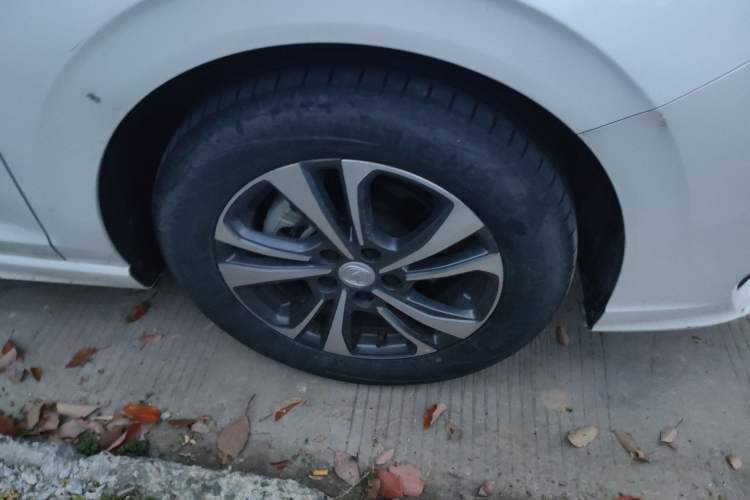 Used CHANGAN Eado 2022 PLUS Blue Whale NE 1.4T GDI DCT Prestige Edition Right Front Wheel Hub