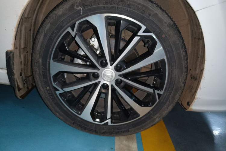 Used CHANGAN Eado 2022 PLUS Blue Whale NE 1.4T GDI DCT Flagship Edition Right Front Wheel Hub