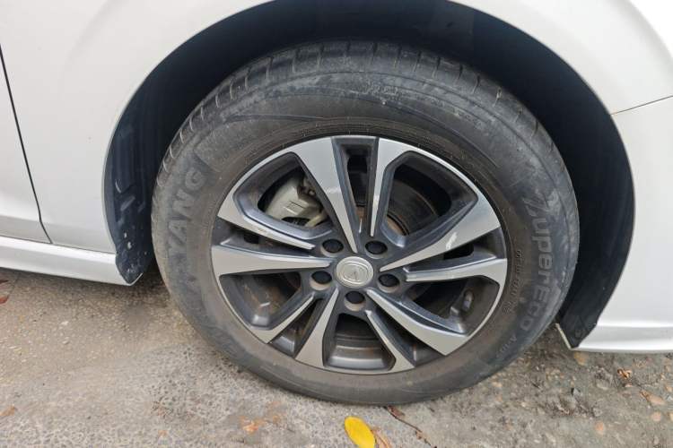 Used CHANGAN Eado 2022 PLUS Blue Whale NE 1.4T GDI DCT Prestige Edition Right Front Wheel Hub