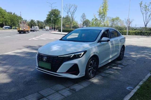 Używany CHANGAN Eado 2022 PLUS Blue Whale NE 1.4T GDI DCT Prestige Edition